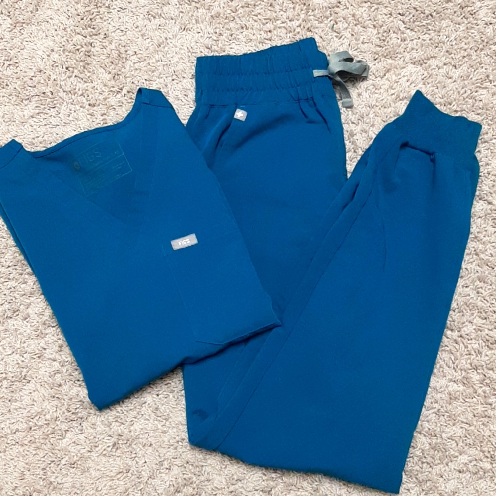 Figs Pacific Blue Scrub Set